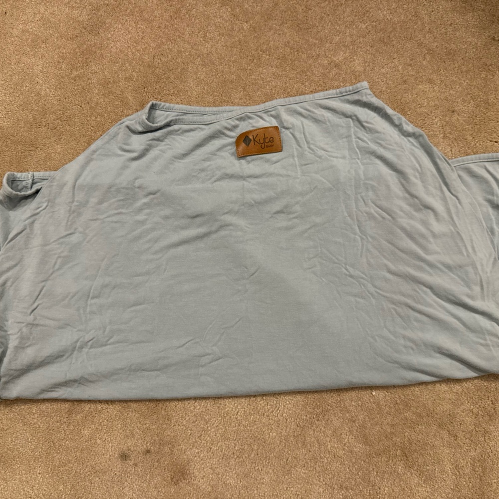 Kyte BABY Light Blue nursing/car seat cover